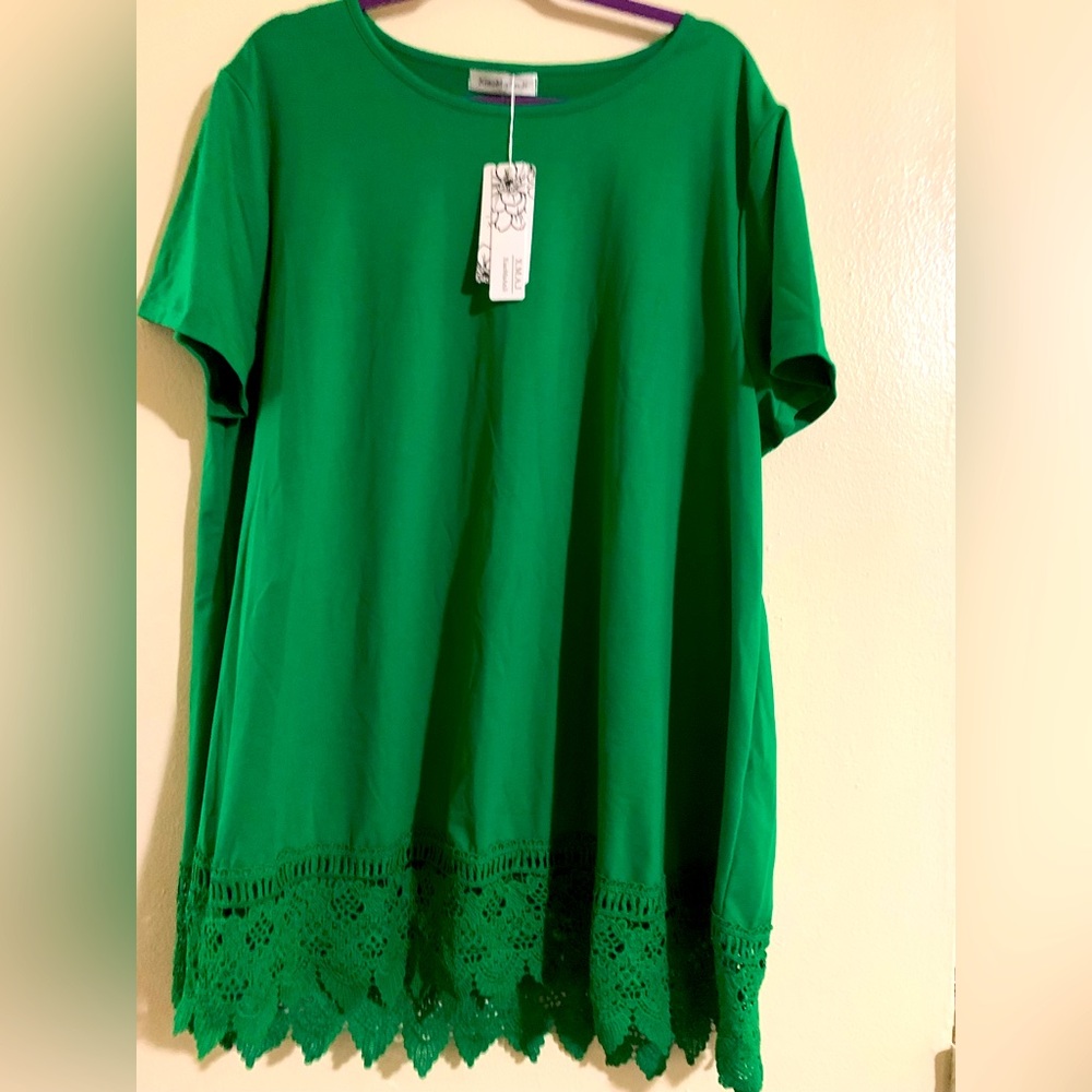 NWT Plus Size 4X Women’s Green A-line Tunic Top with lace extender